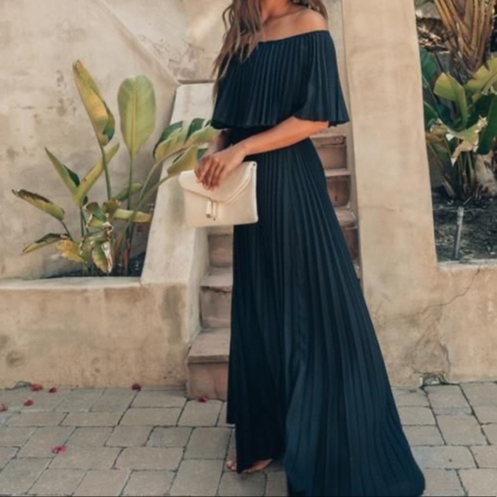 ❌SOLD❌Vici Eternal Love Pleated Maxi